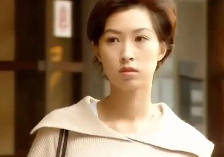 笑看风云,除了被里面的故事再次感动到泪目,里面女二号黄蕾的穿搭更让