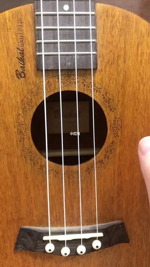 尤克里里的四弦好奇怪