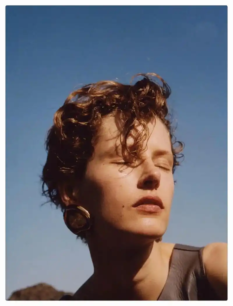 这顶级的侧脸～  诚邀波兰模特maria zakrzewska, 以其独特的优雅和