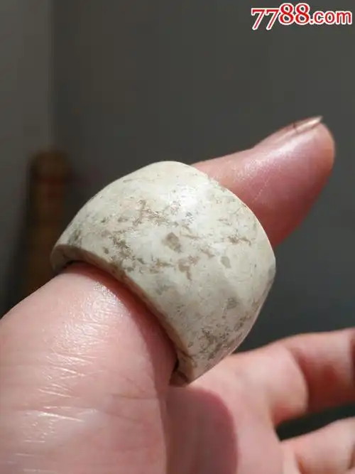 高古玉鸡骨白老扳指高古发箍