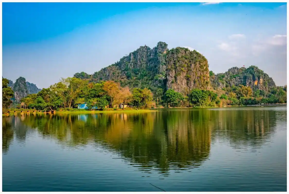 据考证,龙珠湖东面两公里处的大山村梁米山瓦窑头,有一"马鼻泉",喷出