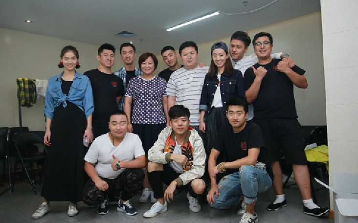 大碗娱乐在成立之初,还有一位名叫姬晴的女艺人,不过和大碗娱乐的其他