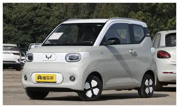 五菱宏光miniev 2024款上市,纯电续航215km带快充,售价4.68万元