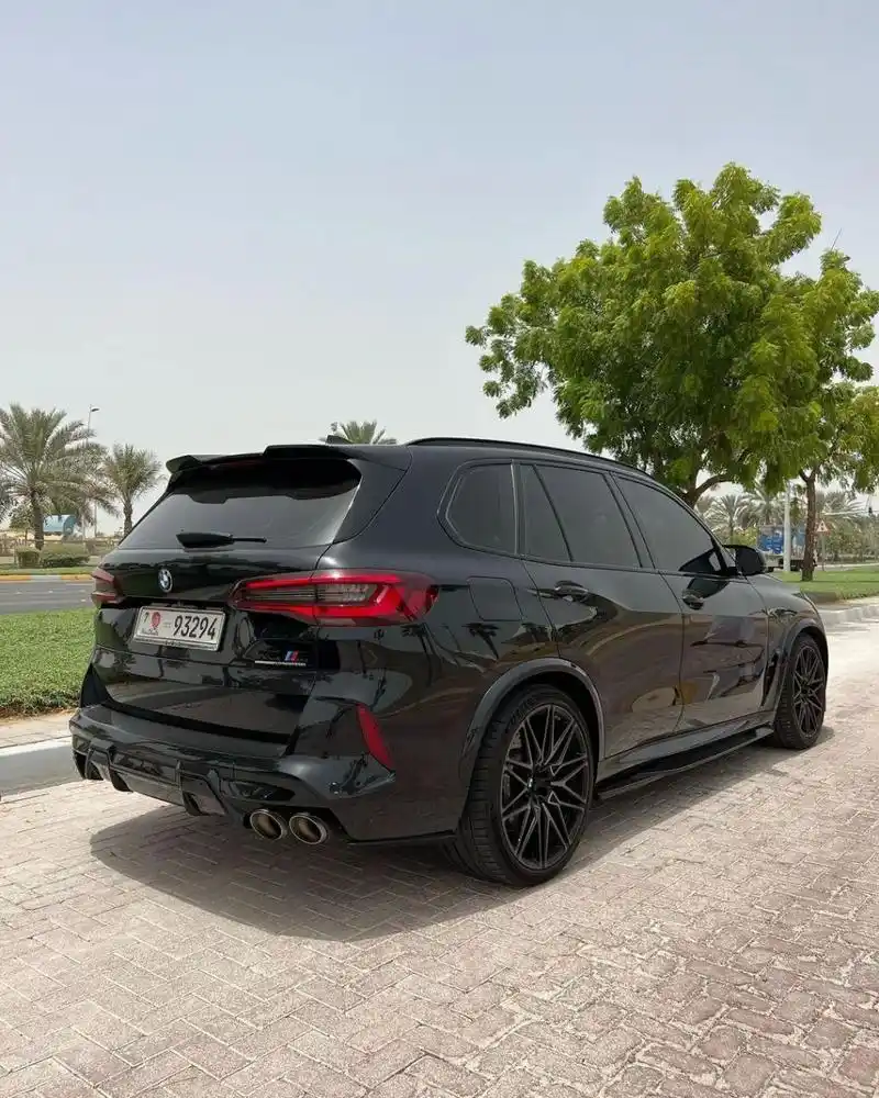 一个月多少工资可以买这辆宝马x5m 黑武士外观是不是最霸气威武 还有