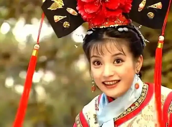 赵薇|小燕子赵薇消失大半年,近日更新微博贴父亲照片,其父亲已离世