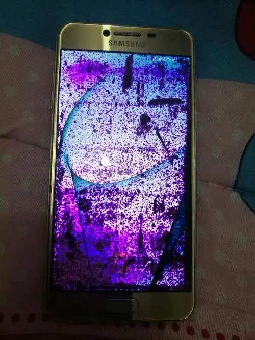 三星c5屏幕漏液-才买了2个月.一次都没摔过.