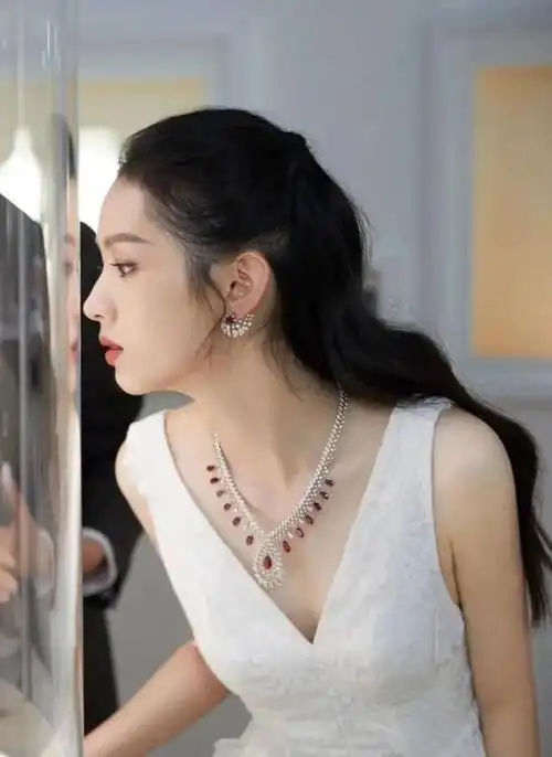 "北电校花"周也,生图也这么能打的秘诀到底是什么?