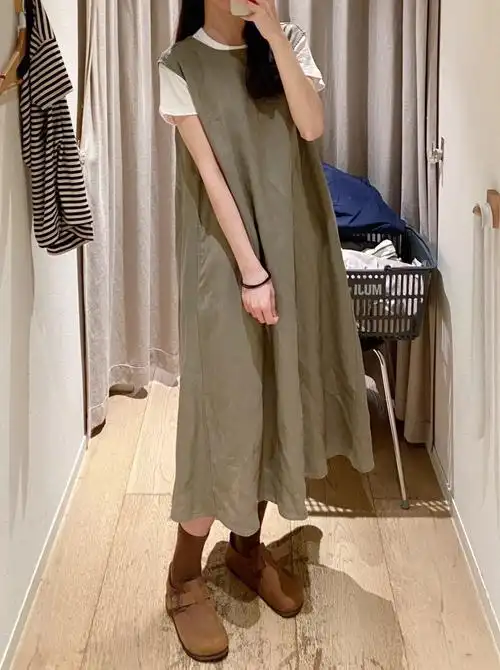 这套无袖亚麻连衣裙穿搭,在模特身上看到第一眼就爱了!