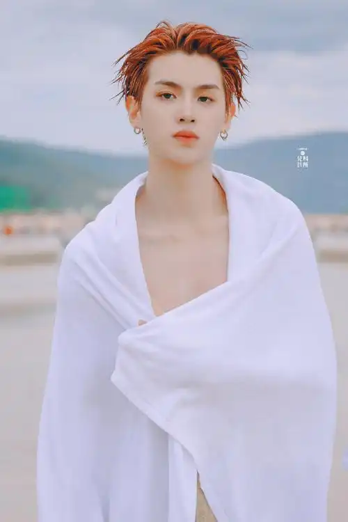 能免费看的吗黄明昊@jjjustin0219海边绝美饭拍96小贾的锁骨鲨好绝