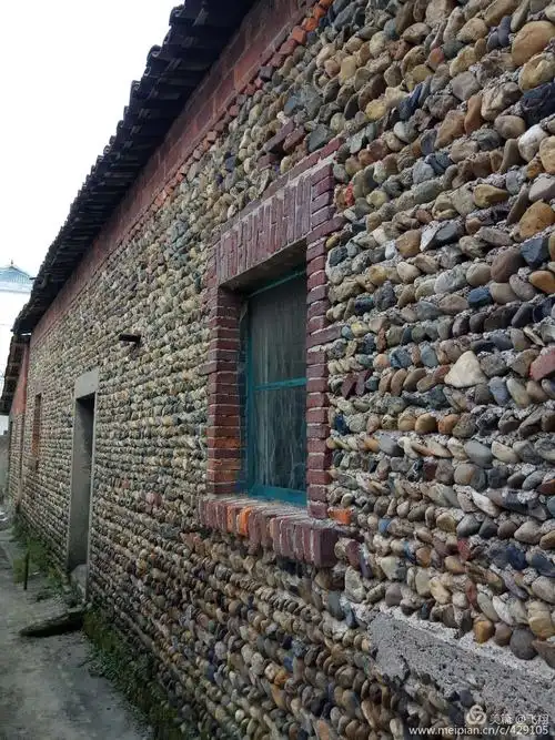 用鹅卵石砌的房子.