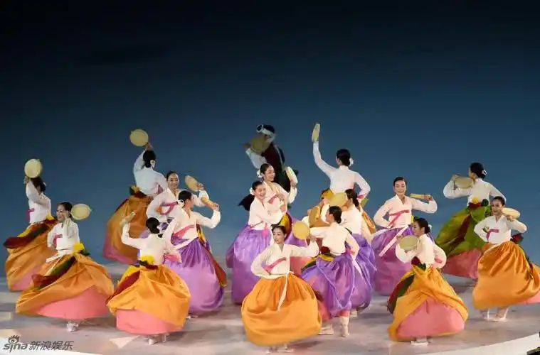 组图:韩国嫩妹组合热辣舞蹈献艺亚运会闭幕