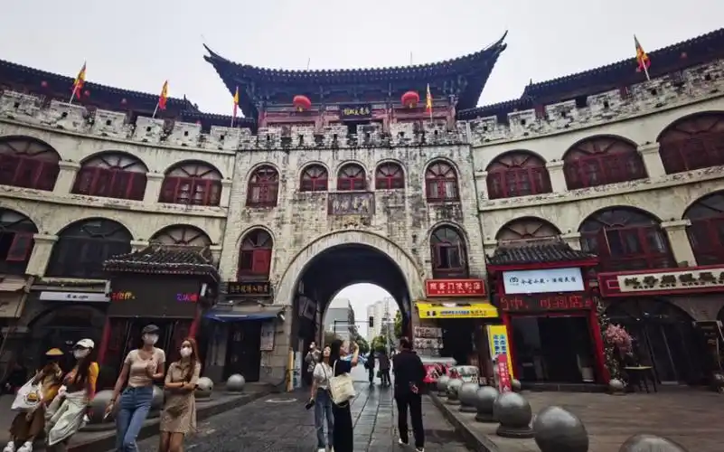 【洛阳丽景门】白天和夜晚是两个世界