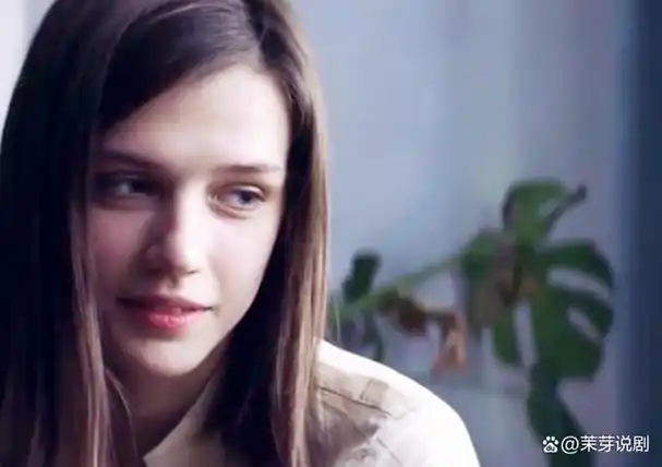 krasovskaya)是一位来自白俄罗斯的年轻女演员,她出生于1999年1月2日