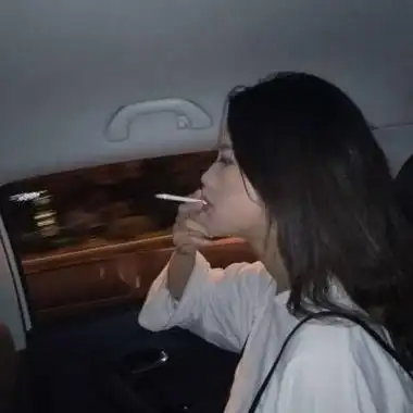 头像抽烟女生伤感头像抽烟的女人头像特别性感的抽烟女人图片霸气头