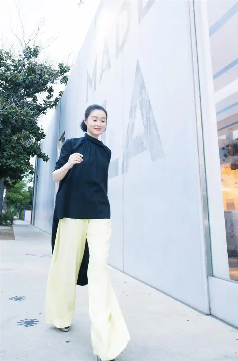 吴越斩获中美电视节最佳女配打开红毯战袍新世界