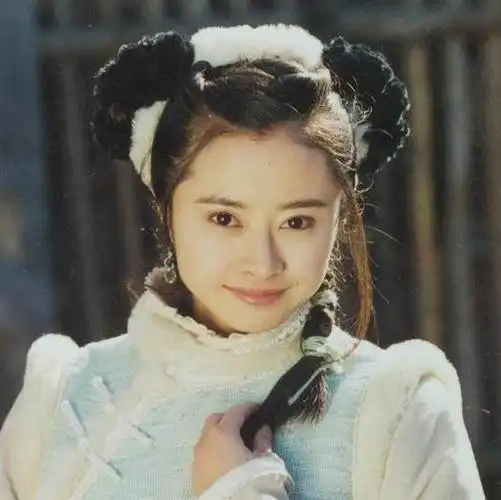 何美钿认证:演员简介:代表作品:笑傲江湖,天龙八部,少年英雄方世玉0