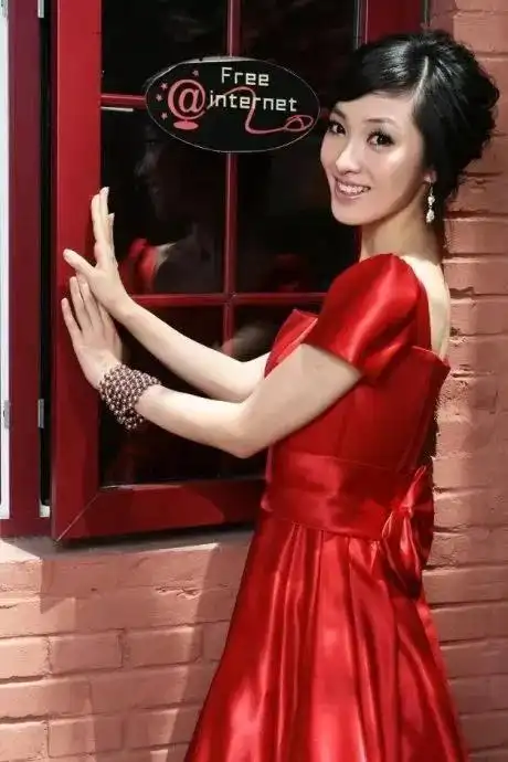 上海美女主持人何卿你还有印象吗