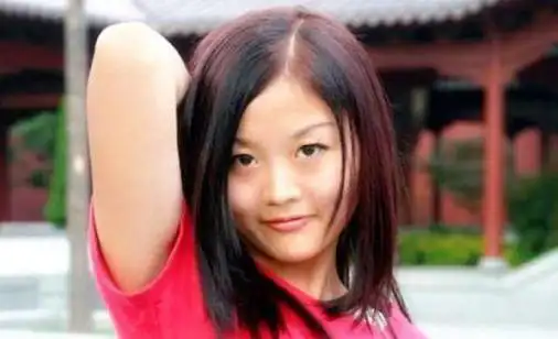 星中国新歌声的修儿真名叫做胡叶新