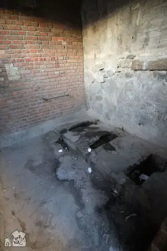 旱厕存在小编并没有全部走完道北道南的公厕但相信大家看到了上面这一