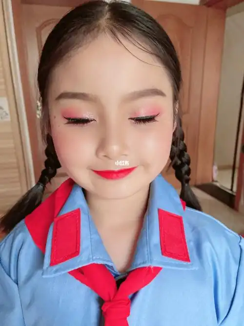 六一小红军儿童舞台妆《闪闪红星》_亮片_舞蹈_眼线_妆容_提亮_阴影