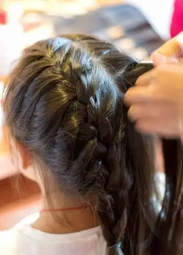 孩子"双发旋"会更聪明?这对智商没什么影响,发型倒是影响不少