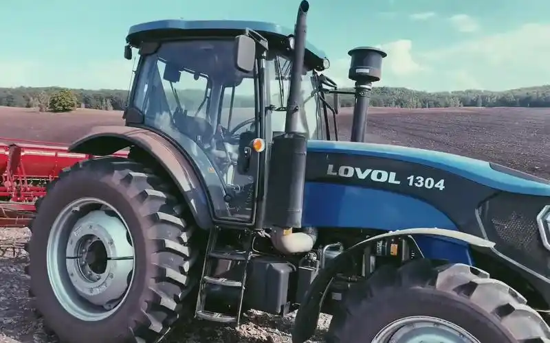 潍柴雷沃1304拖拉机播种作业lovol td-1304 в