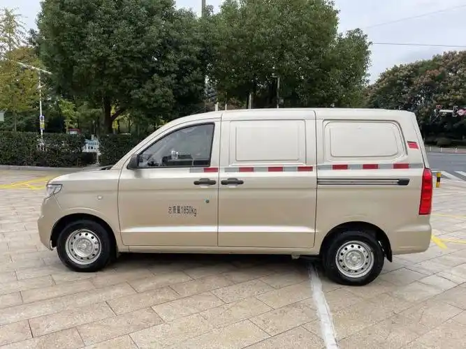 骨折价太阳新款五菱宏光v封闭式面包车2020年12月上牌一手实表2万公里