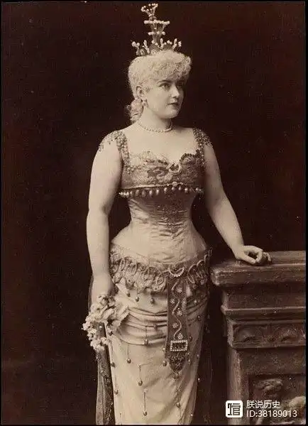 百年前的欧洲,美女们为何流行束腰,最后一张美得让人无法呼吸