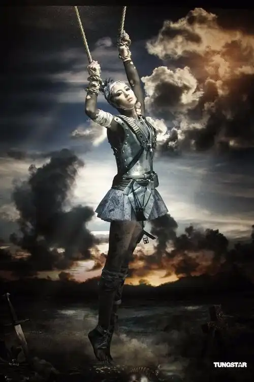 她生吞蜈蚣,南极蹦极,十年容颜不变,把公主命活成了最闪耀的女汉子