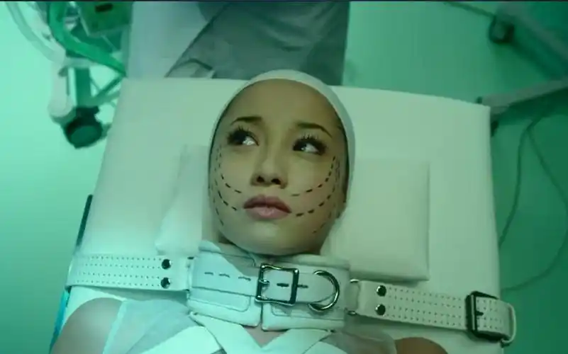 6分钟看懂惊悚片《整容天后》丑女面部大整容,摇身一变成明星