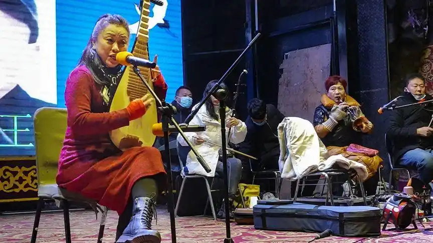 任宏恩夫人崔玉荣,风采依旧,唱腔无可挑剔,百姓说中中中-音乐视频