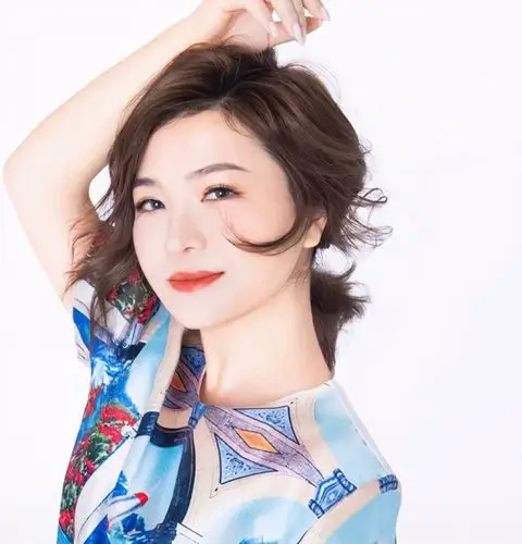 河南豫剧童星秦梦瑶如今不仅长相亭亭玉立而且荣升董事长