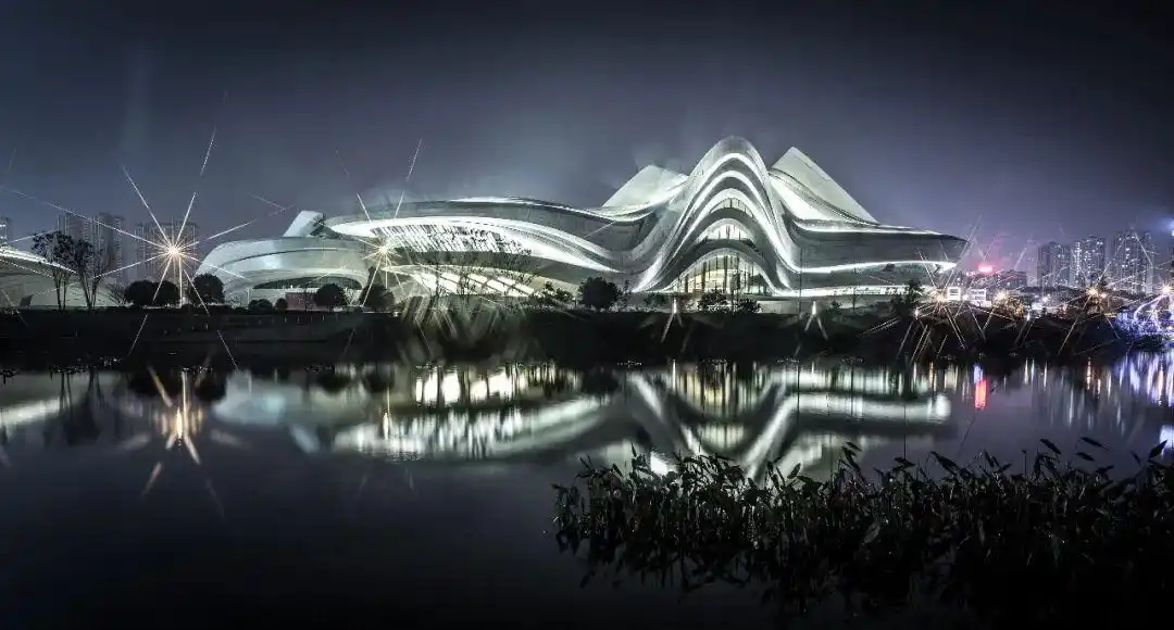 好看新区打卡扫黑风暴取景地梅溪湖金茂双子塔