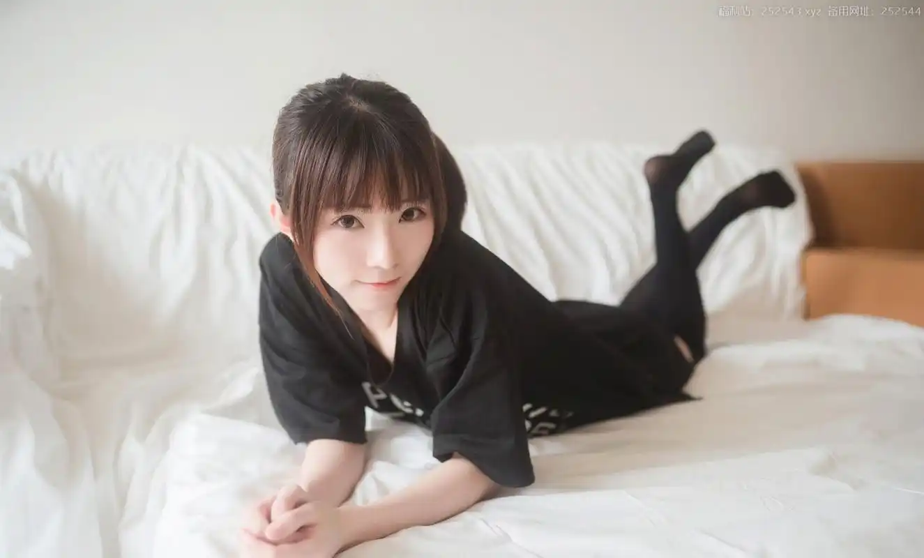 jk制服美女黑色过膝袜高清私拍