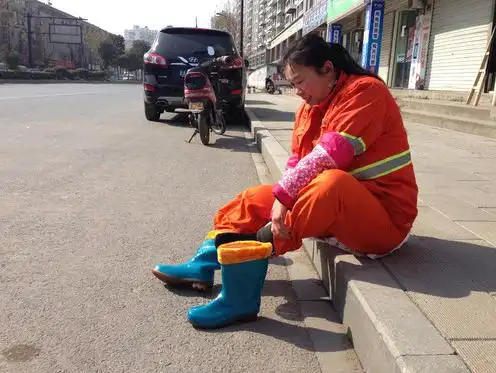 杭州市拱墅区近400环卫工领到"温暖年货"(图)