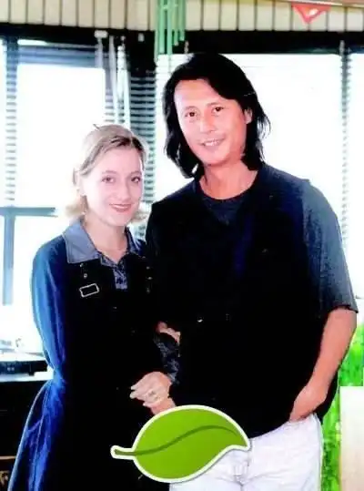 刘德凯变心爱上了一个20岁的法国女孩,名叫安琪