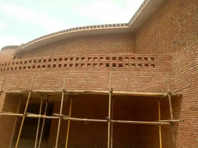 4栋2层阳台砖砌栏杆砌筑完成