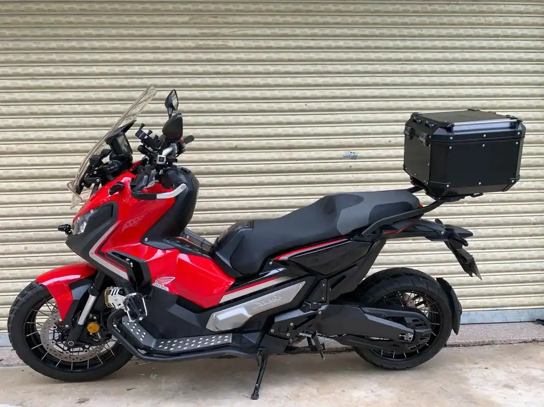 本田xadv750 20年本田750大踏板,也算半拉力车,加装件非常多,整车成色