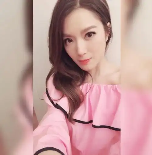 自信回归 性感女神苟芸慧时尚感up!