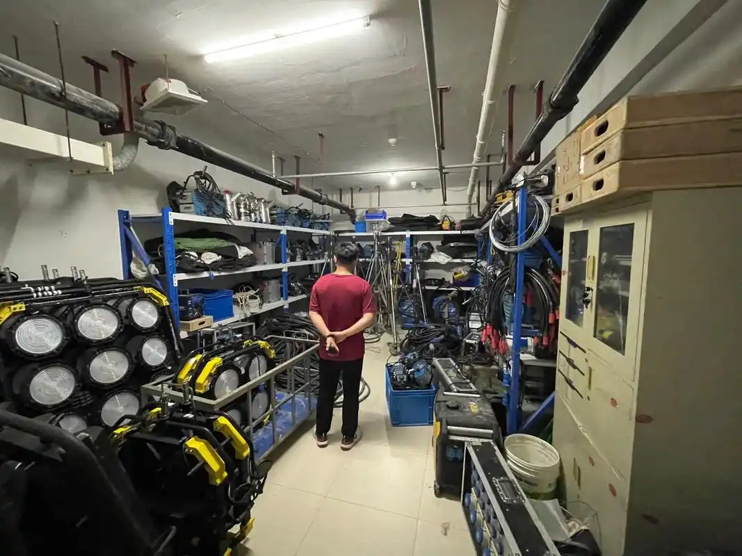 影视摄制组器材的冰山一角#摄影师日常 #工作花絮 - 抖音