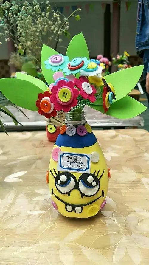 七巧板幼儿园中班年级组创意花瓶手工大赛