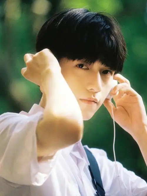 放学路上等你少年感男生写真yyds