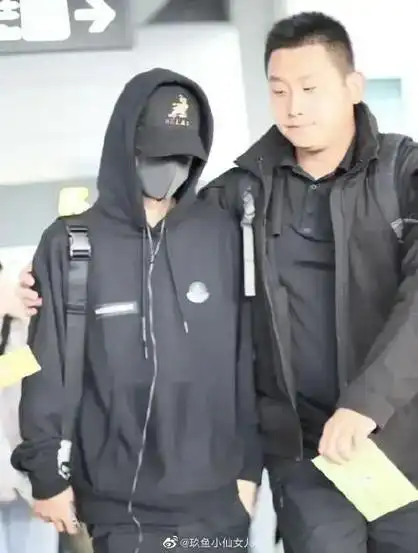 王一博和保镖乐乐之间的暗号,乐妈可不是说说而已的!