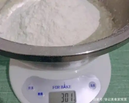 加入300克面粉