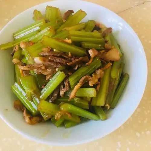 羊肉炒芹菜,家常炒菜,美味下饭