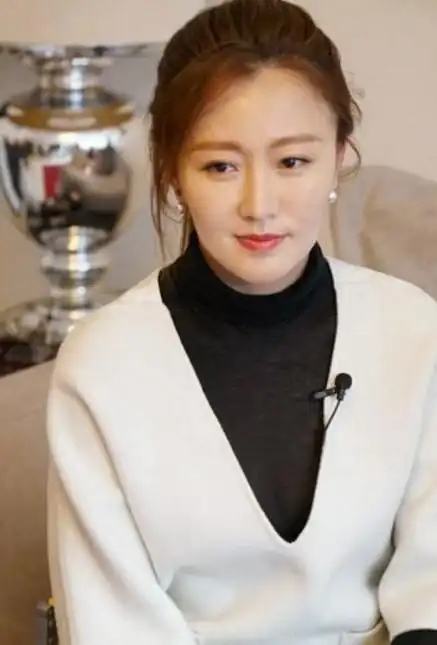 潘长江女儿潘阳:太漂亮!有人说她整过容,我觉得她就是天生丽质