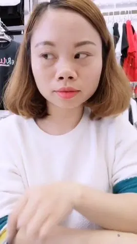 现实生活中有朝天鼻的女性是不怎么受欢迎的. 来自行运大师 - 微博