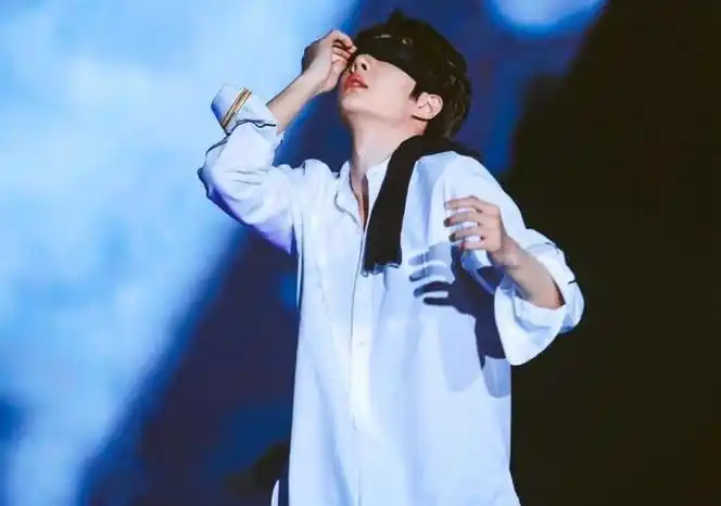 找了好久的王一博蒙眼跳舞图,全套来了