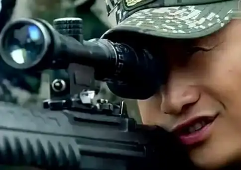 蓝军狙击小组被灭,帅 02:30 我是特种兵,何晨光远离距离,使用狙击枪打