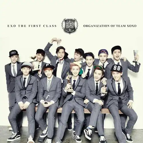 求exo 12人穿校服的高清图